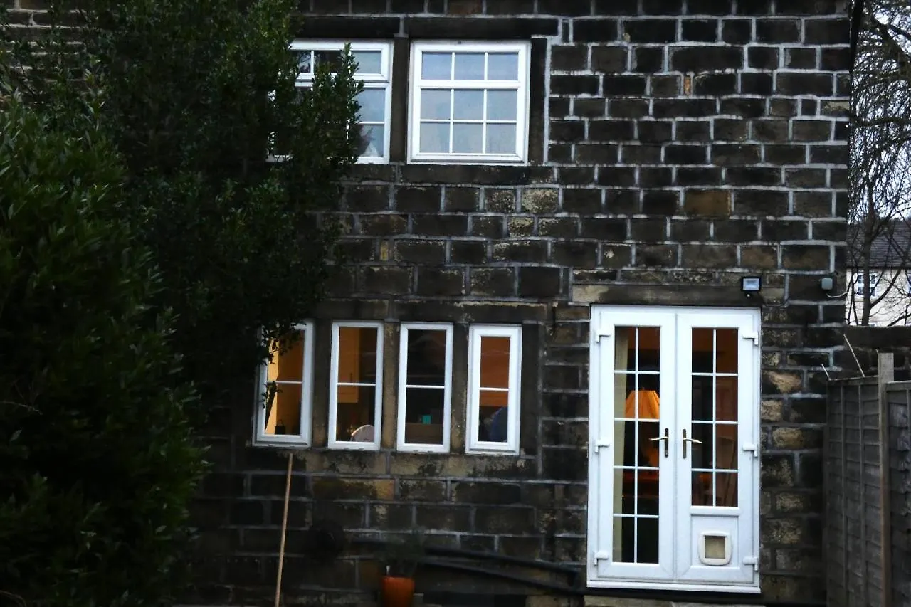 Redfearn Cottage Apperley Bridge