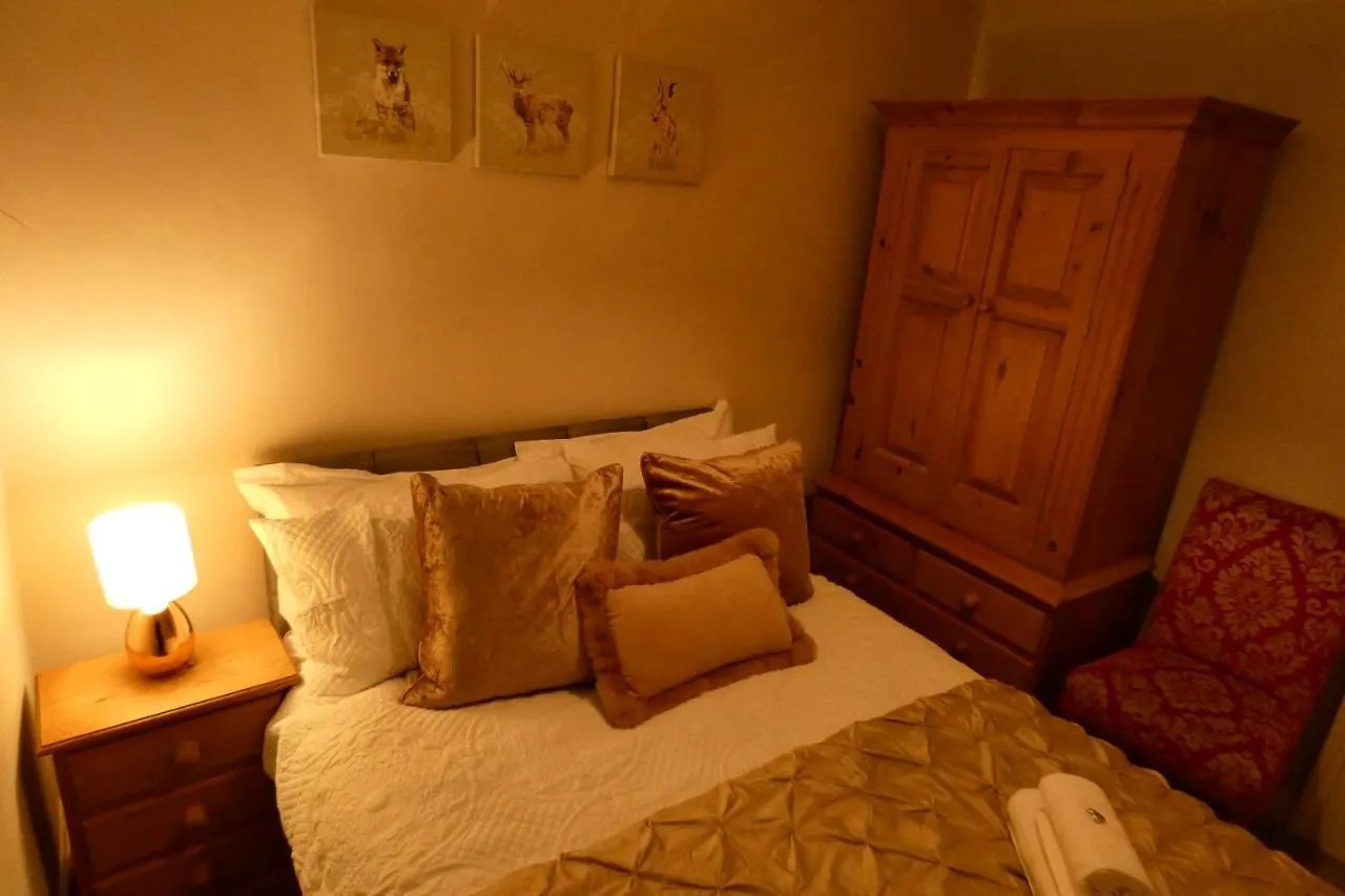 Redfearn Cottage Apperley Bridge